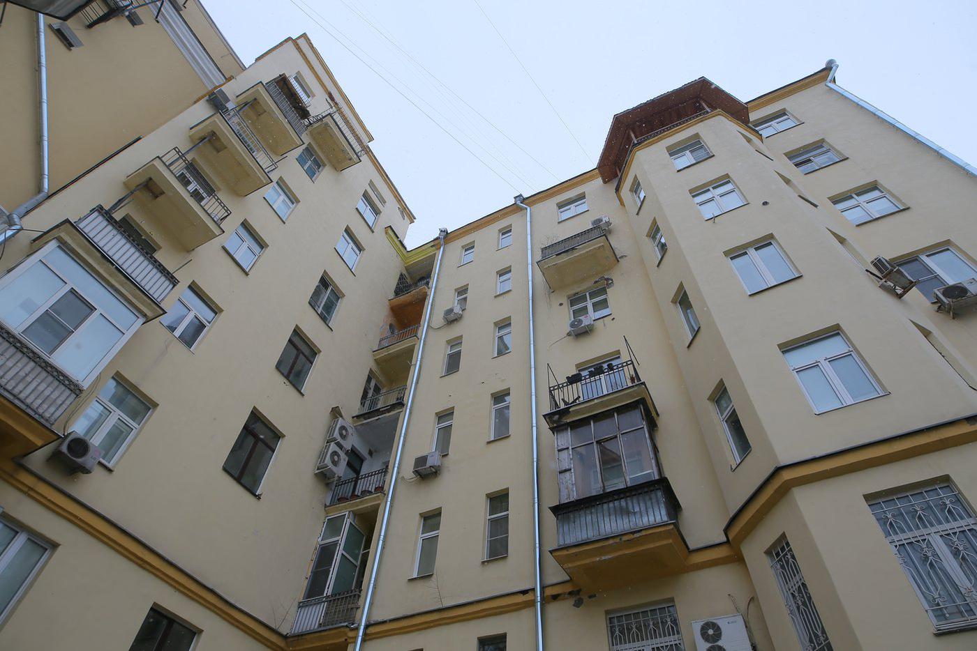 Вид на дом со двора.