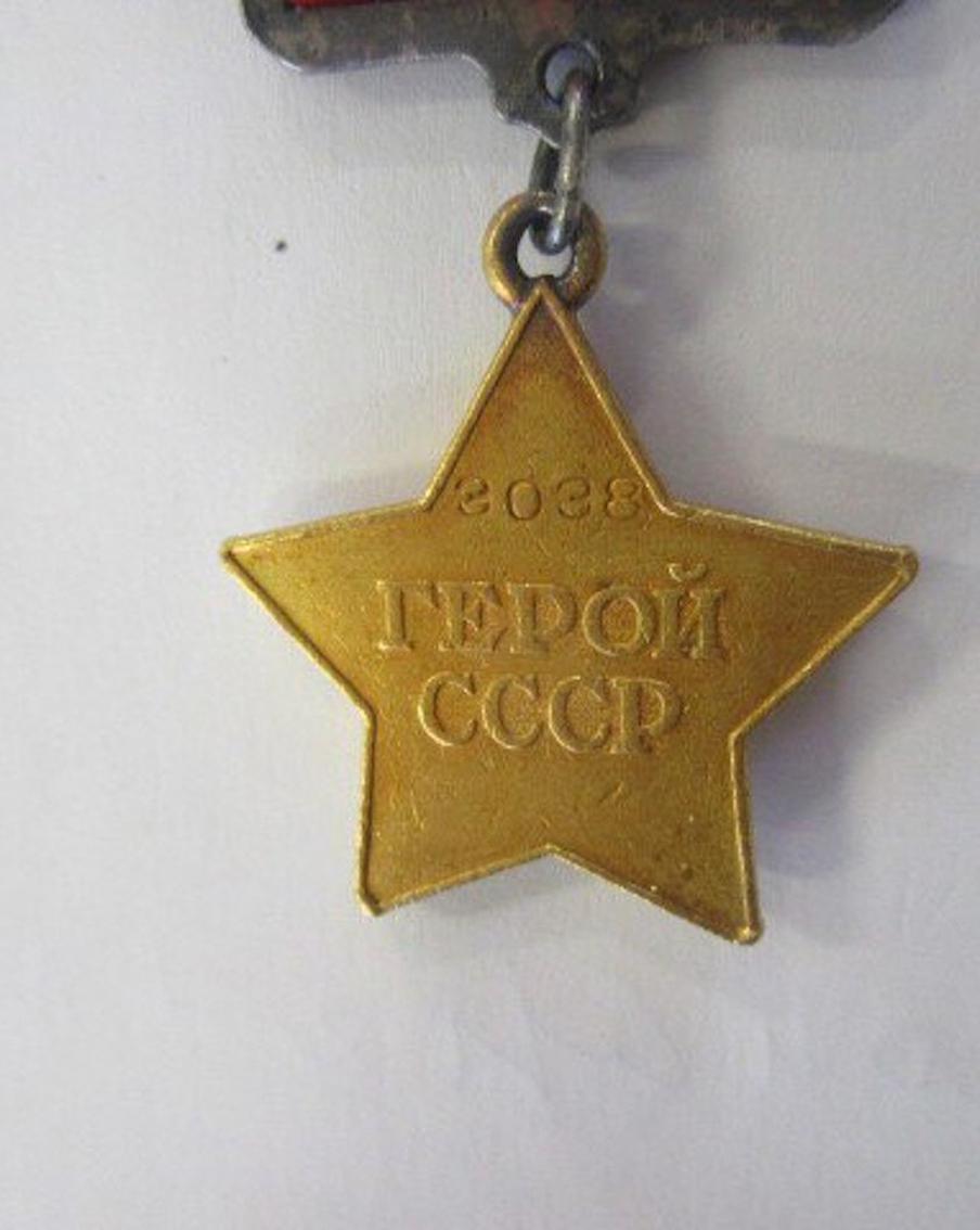 Сколько стоит звезда Героя СССР и кому нужны советские награды за рубежом