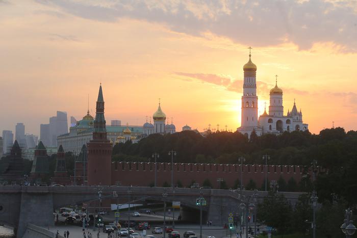 Середина мая – пора красивых закатов. Metro подобрало площадки, где можно полюбоваться видом на город