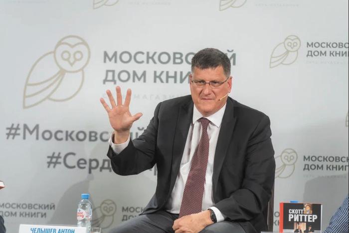 Бывший американский разведчик привязался к русским, хотя несколько лет его учили их убивать