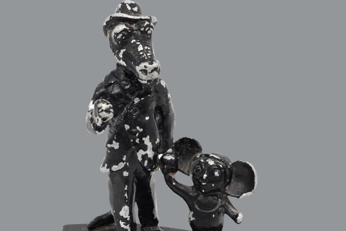 И в мусоре можно отыскать клад: во время переработки отходов отбирают экспонаты для музея