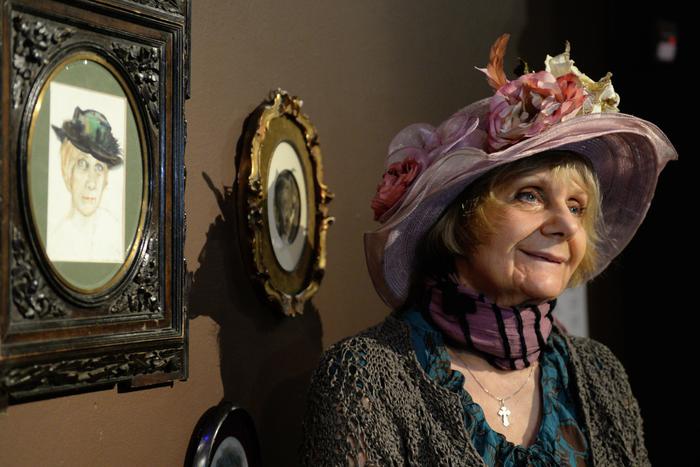 "Вычучели её и подудонились от всего этого". Людмила Петрушевская провела творческий вечер на своей выставке в Переделкино