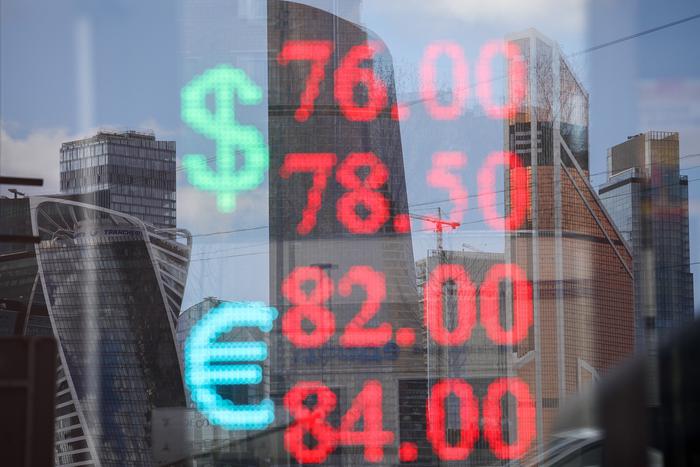 Деревянная лихорадка: покупать или продавать валюту в условиях скачущего рубля