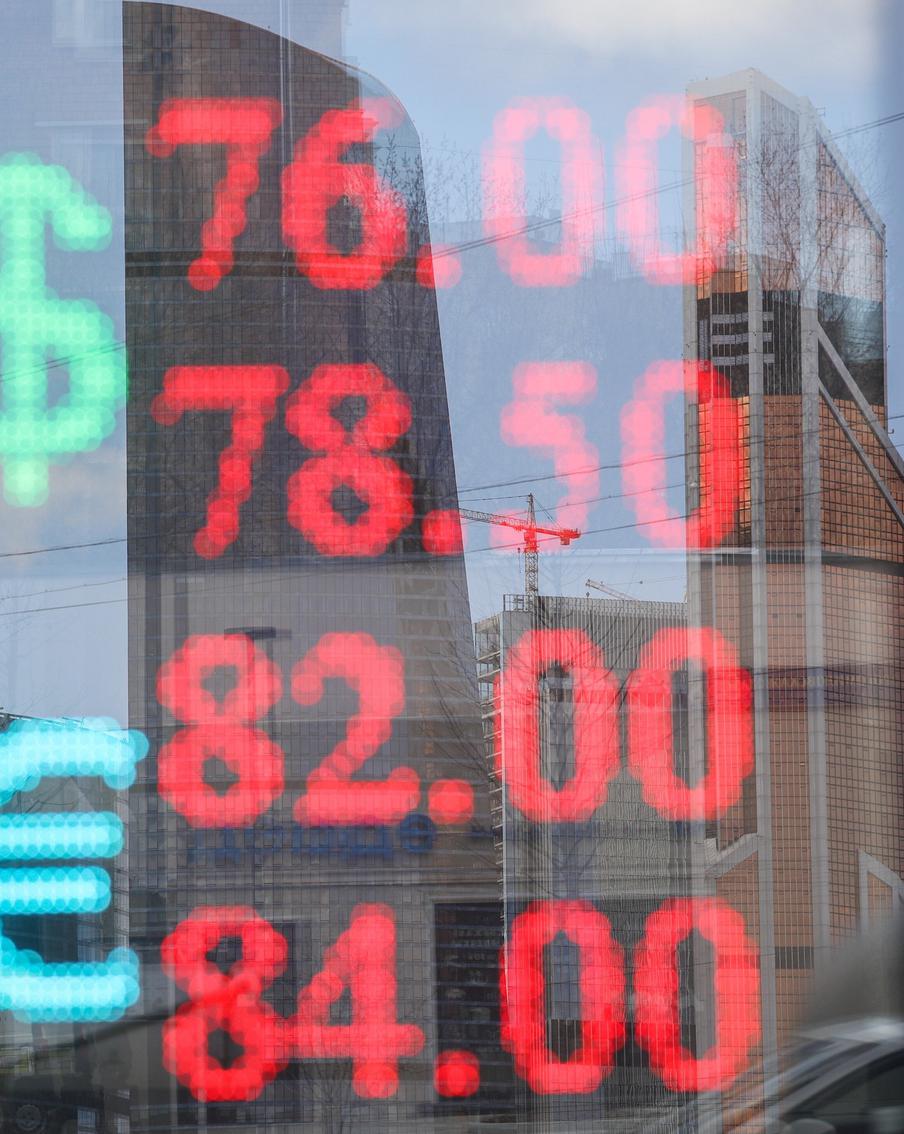 Деревянная лихорадка: покупать или продавать валюту в условиях скачущего рубля