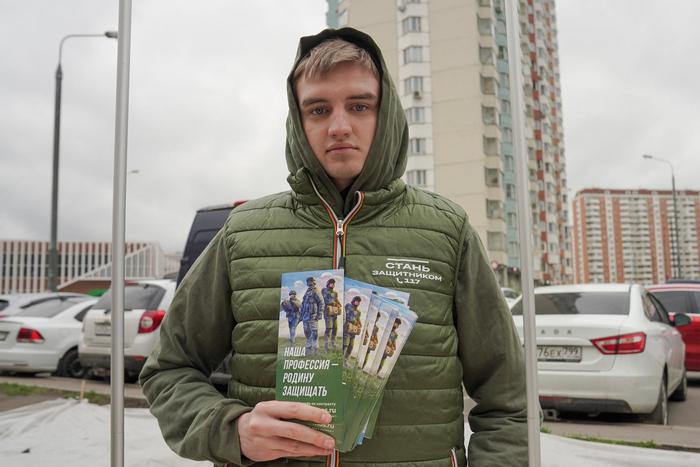 Известный музыкант Пётр Лундстрем оказался довольным работой пункта призыва по контракту