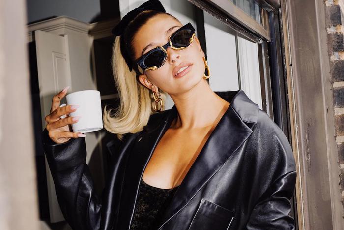 Маска, как у Курта и в жемчуге: какие солнцезащитные очки носят звёзды и где их купить