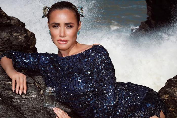 "Фу" или "вау"? Бразильская модель создала духи из пота. Девушка уверена, что они действуют похлеще афродизиака!