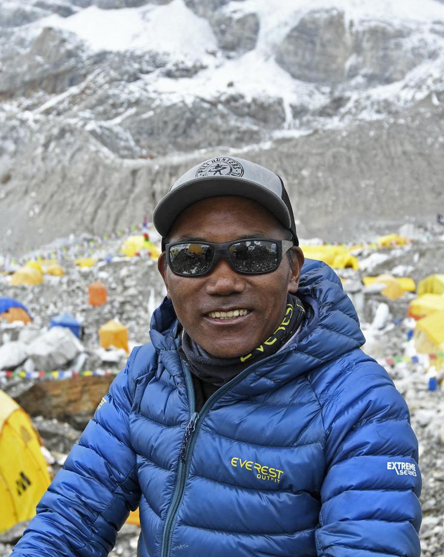 Альпинист из Непала покорил Эверест в 27-й раз