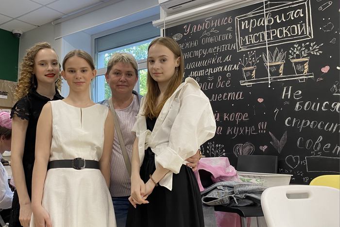 Столичным выпускникам помогли одеться с иголочки