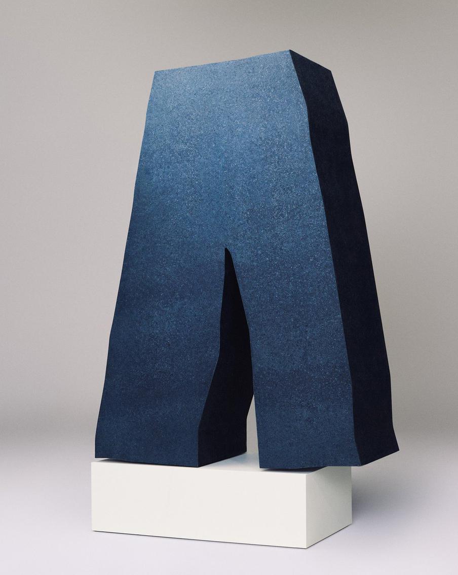 Дизайнерский функциональный шкаф из переработанной джинсы.