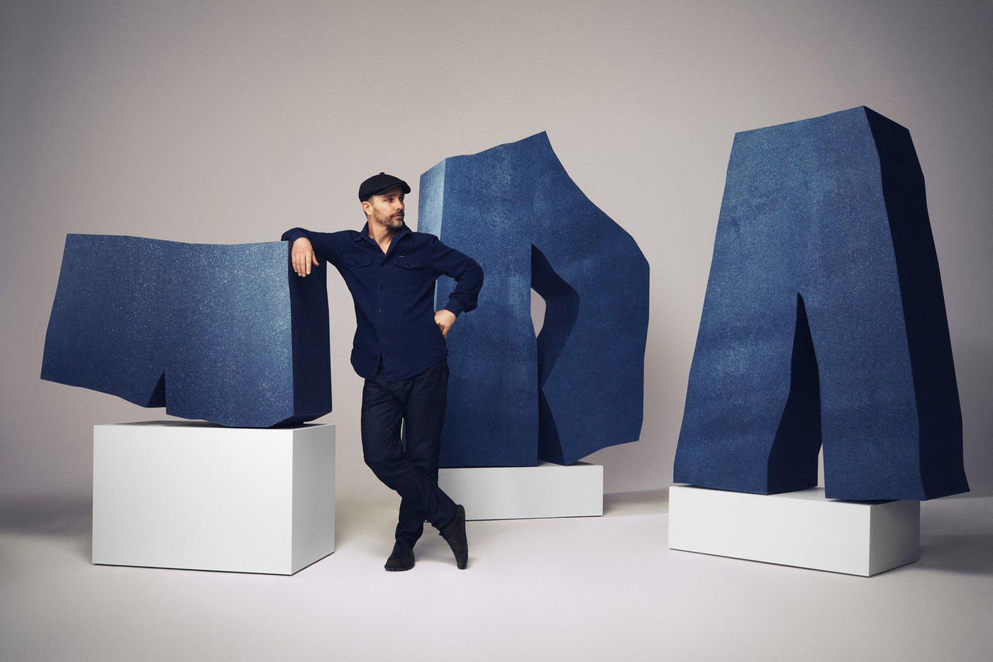 Дизайнер Маартен Баас и его дизайнерские функциональные шкафы из переработанной джинсы.