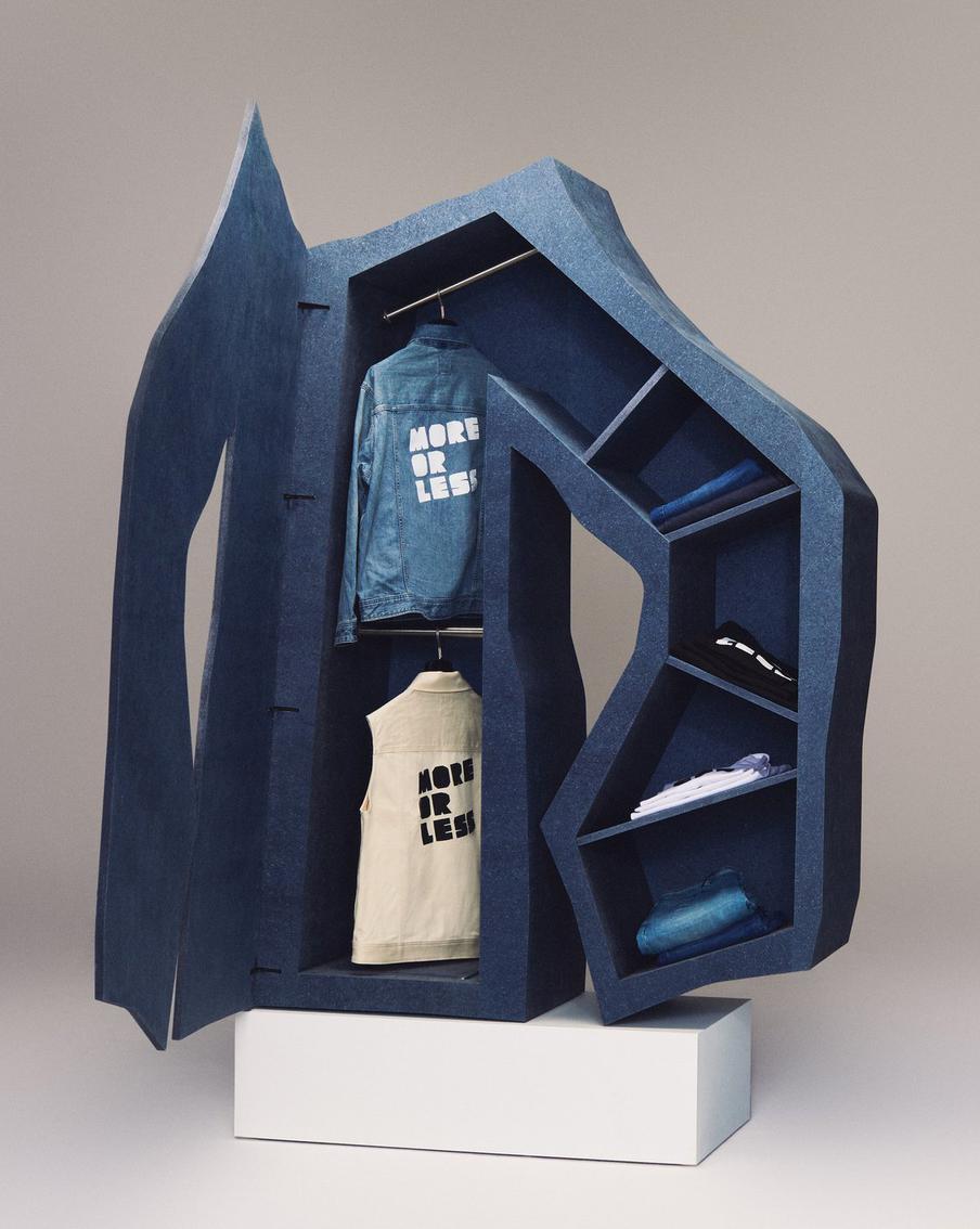 Дизайнерский функциональный шкаф из переработанной джинсы.