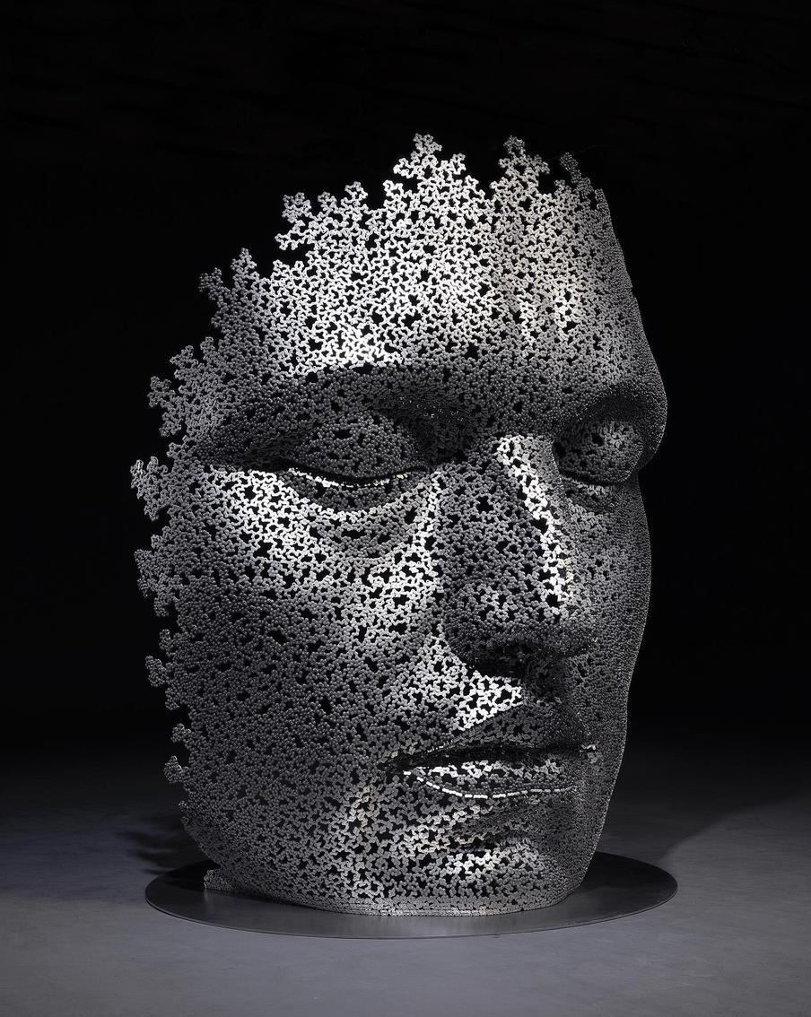 Скульптура из велосипедных цепей.