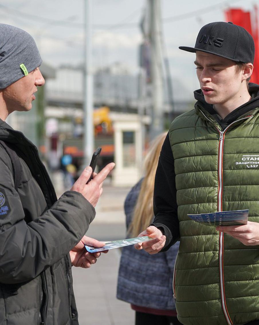 Волонтёры рассказали о большом интересе, который проявляют к контрактной службе горожане