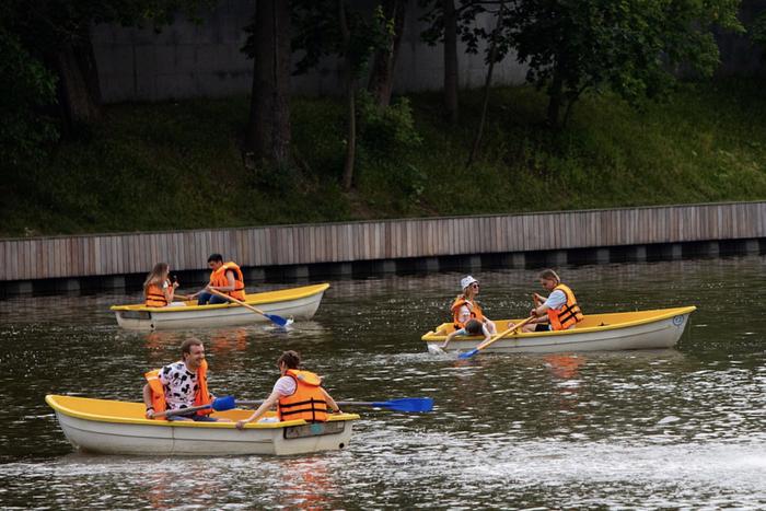 Время плыть по течению и любоваться пейзажем. Выбрали лучшие места для водных прогулок в Москве