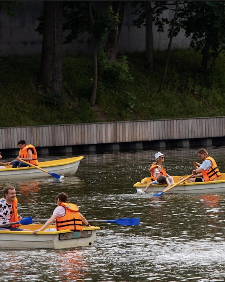 Время плыть по течению и любоваться пейзажем. Выбрали лучшие места для водных прогулок в Москве
