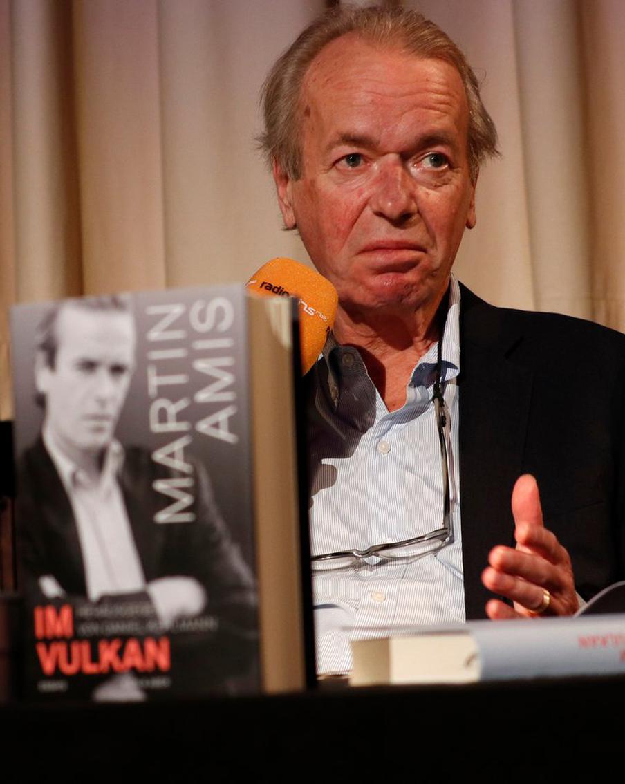 Британский писатель и критик Мартин Эмис умер от онкологии в возрасте 73 лет