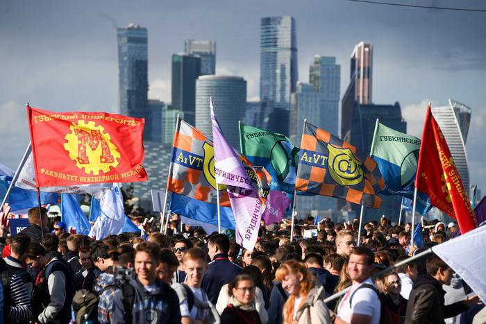 Всем абитуриентам вузов хватит бюджетных мест, уверили в Минобрнауки России