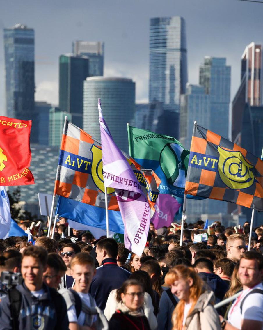 Всем абитуриентам вузов хватит бюджетных мест, уверили в Минобрнауки России