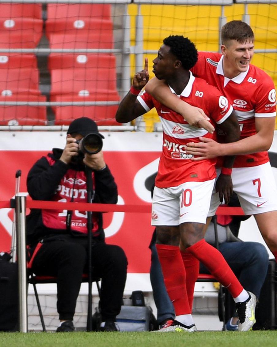 Квинси Промес возродил "серебряную" интригу: голландец оформил дубль в дерби с ЦСКА