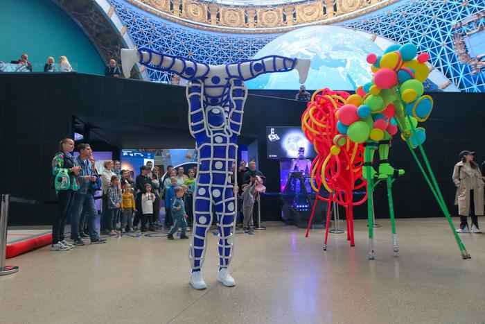 Гости из других галактик "прилетели" на ВДНХ