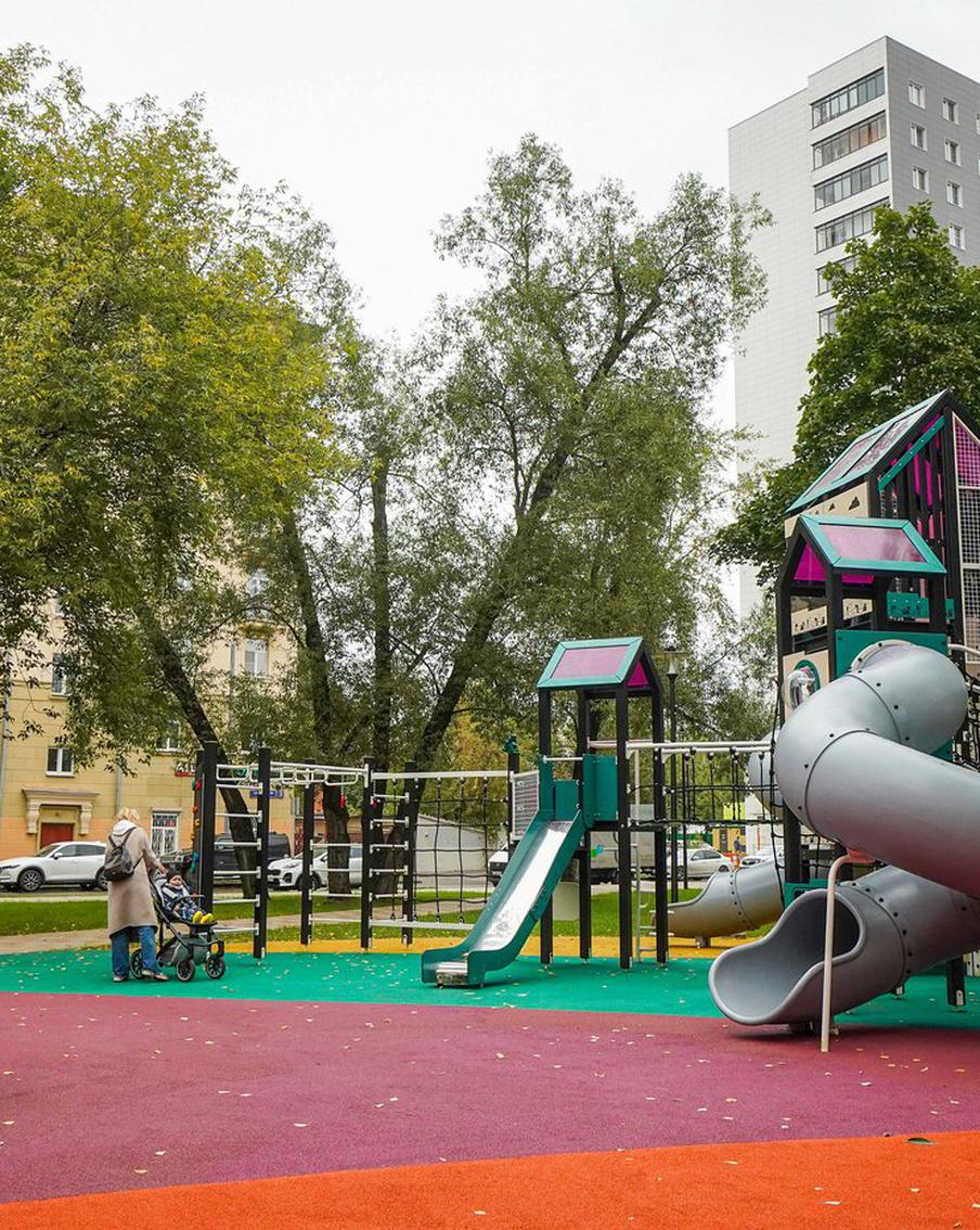 Столичные дворы оборудовали большим количеством спортивных и игровых площадок
