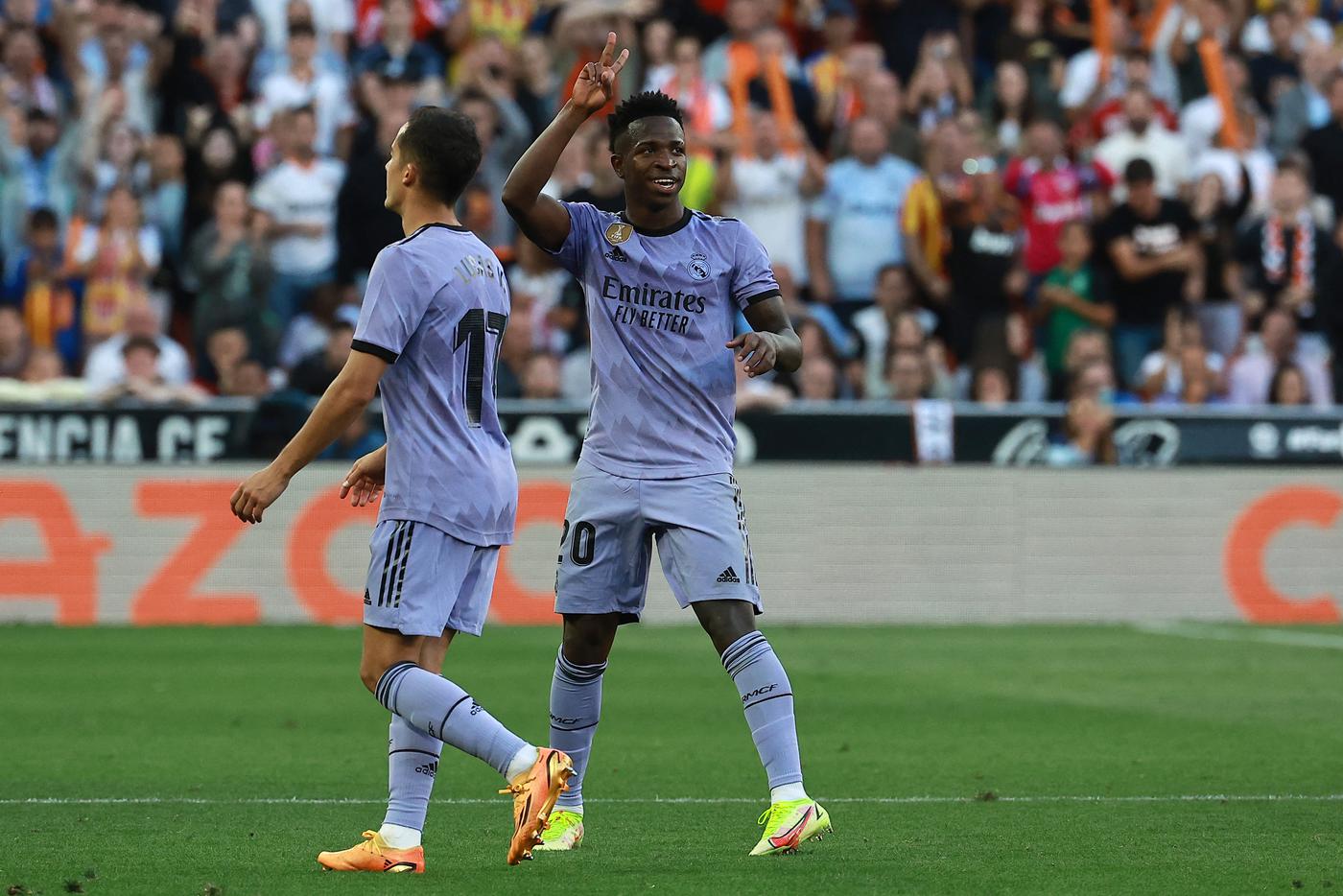 "Реал" подал жалобу в Генпрокуратуру Испании из-за атак на бразильского форварда