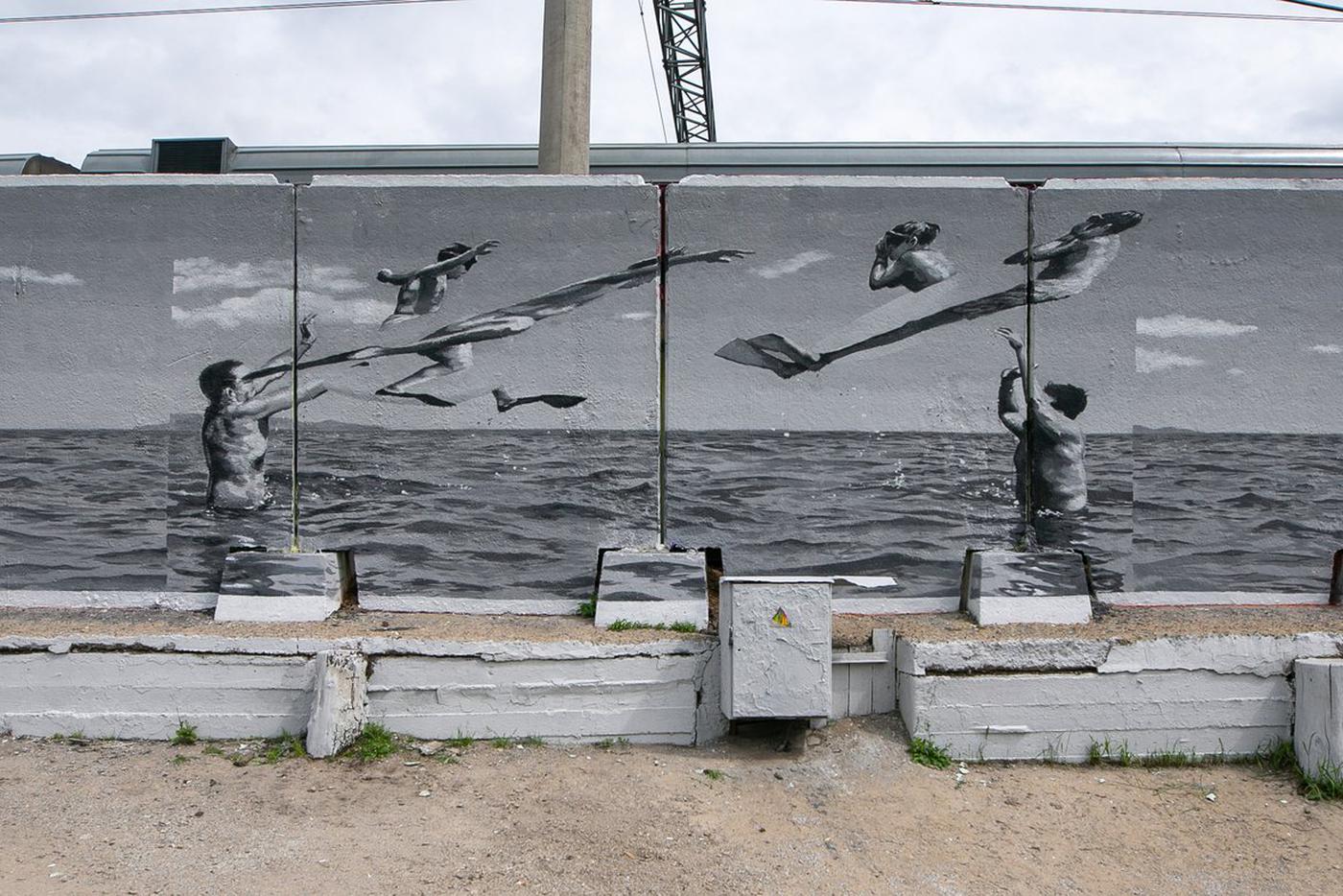 Евгений Малышев (Jön). Эта картина говорит о постоянном стремлении к лучшему и изучению нового – «научился плавать, учись летать». Художник родом из Калининграда, поэтому часто в его работах главным местом действия становится море. И отличительной чертой автора стала восхитительная техника – изображение будто сделано не с помощью баллончика, а с помощью фотокамеры.