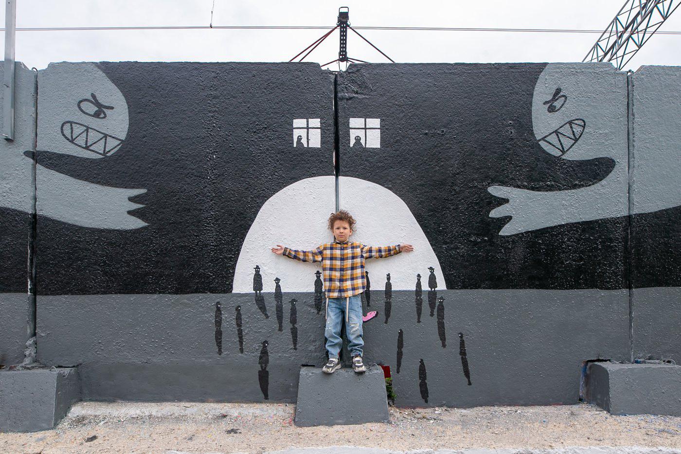 Арт-стена на Курской заиграла новыми красками