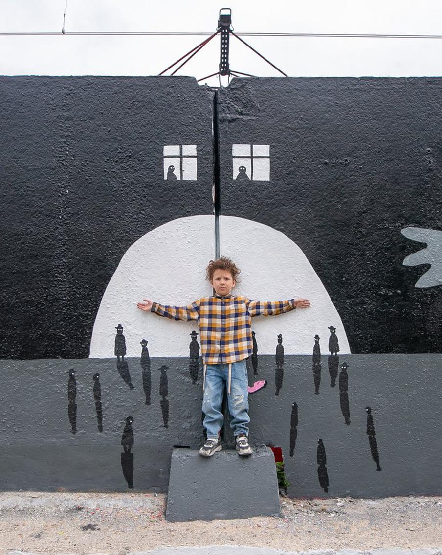 Арт-стена на Курской заиграла новыми красками