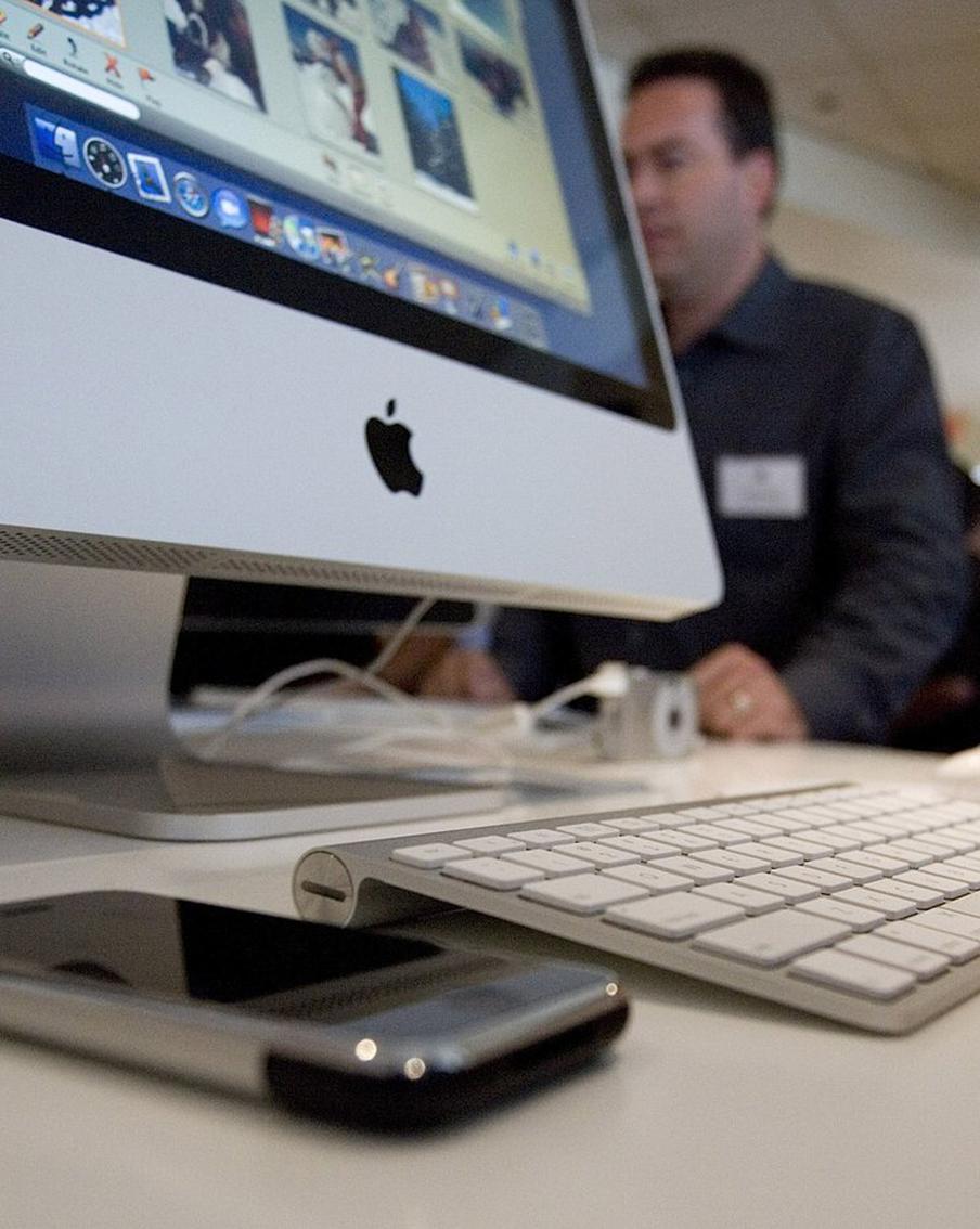 Зарубежные корпорации запрещают работникам использование ИИ, боясь за свой бизнес