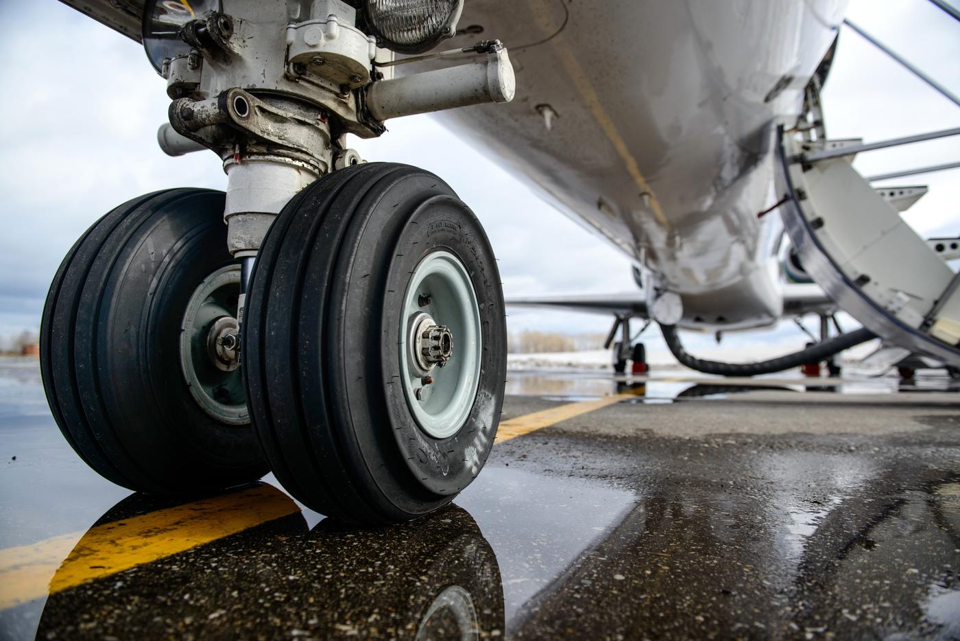 В аэропорту Новокузнецка Boeing выкатился за пределы взлётно-посадочной полосы