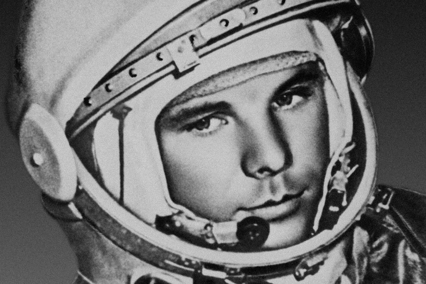 Первый космонавт видео. Гагарин космонавт.