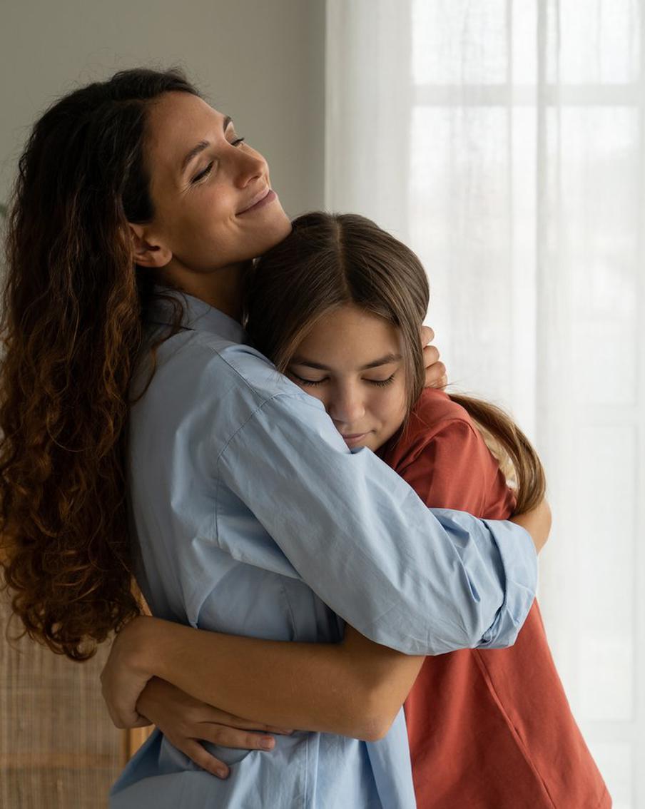 Ваша дочь-подросток начала впервые встречаться с мальчиком. Какие темы с ней точно стоит обсудить