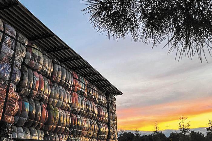 Европа завалила Африку своей старой одеждой. В Найроби напомнили о проблеме "перепотребления" одежды из массмаркета