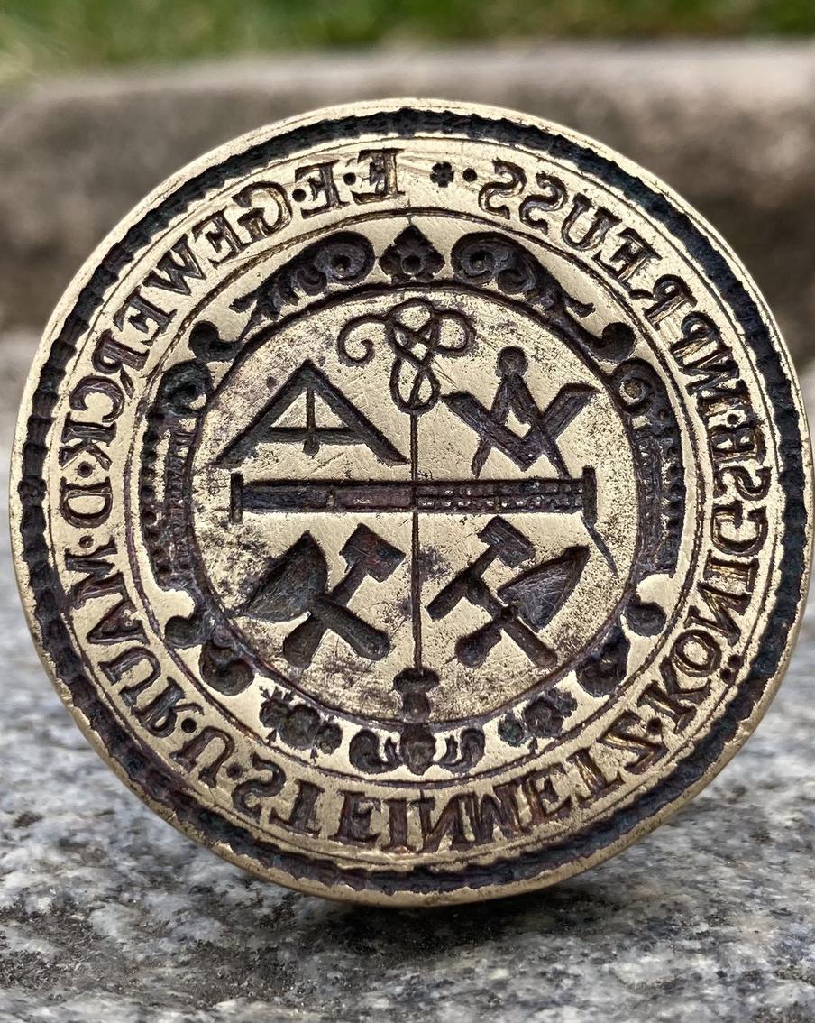 Калининградский коллекционер выкупил 321-летнюю масонскую печать. Уникальный артефакт датируется 1702 годом