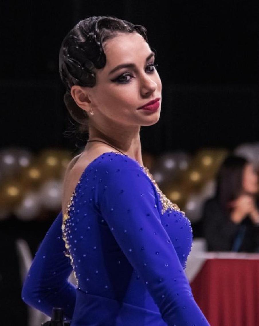 Она танцует вальс и танго на коляске. Трагедия не стала препятствием для мечты