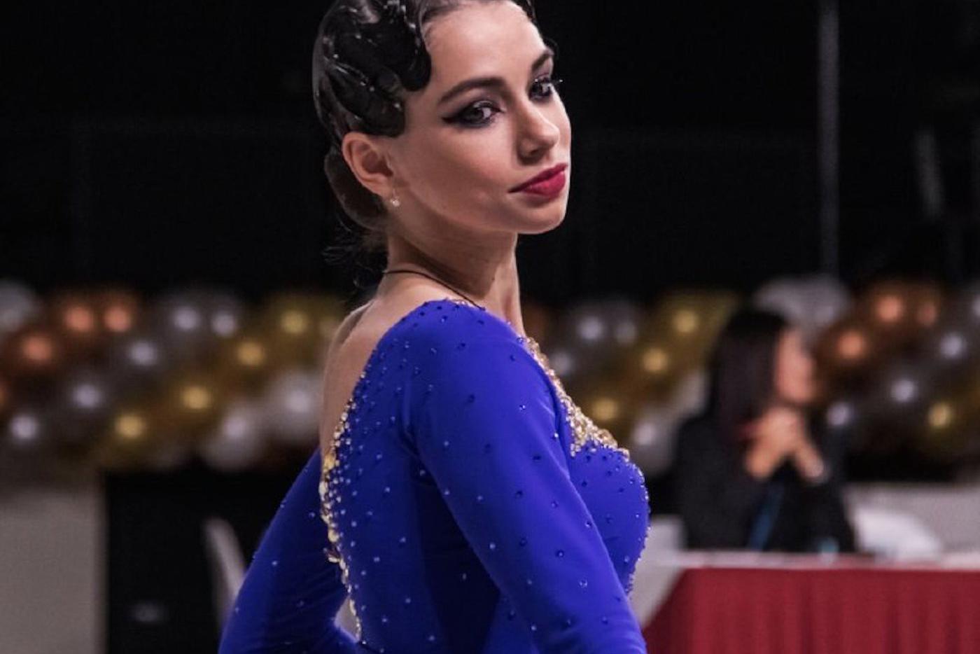 Она танцует вальс и танго на коляске. Трагедия не стала препятствием для мечты