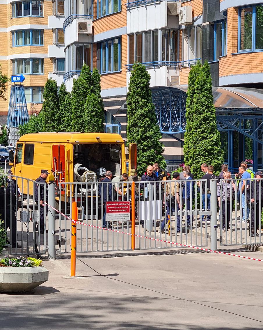 Москвичи, эвакуированные после атаки беспилотников, возвращаются в свои квартиры