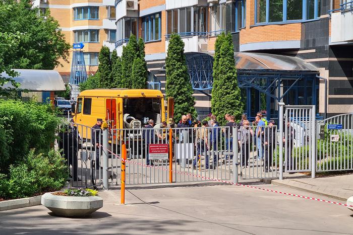 Москвичи, эвакуированные после атаки беспилотников, возвращаются в свои квартиры