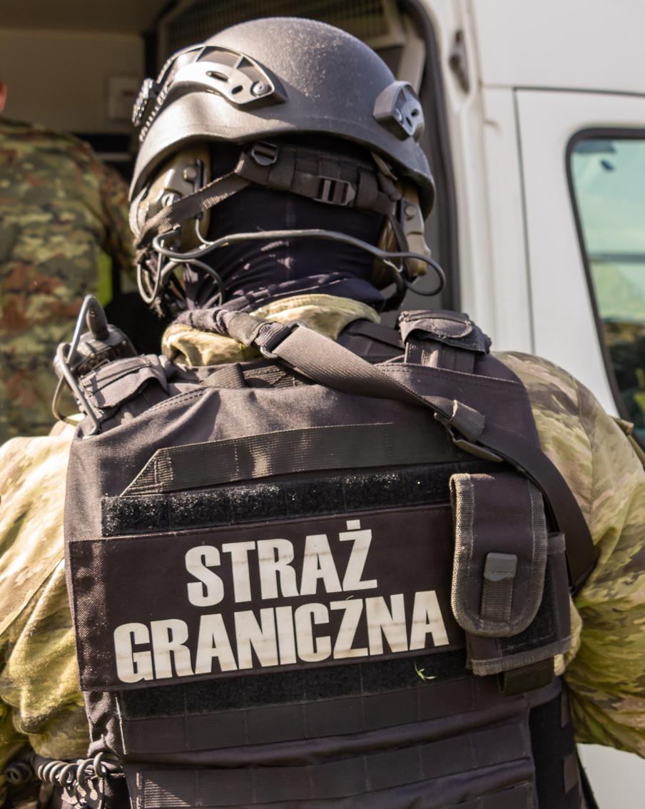 Россияне протаранили шлагбаум при бегстве из Польши в Белоруссию