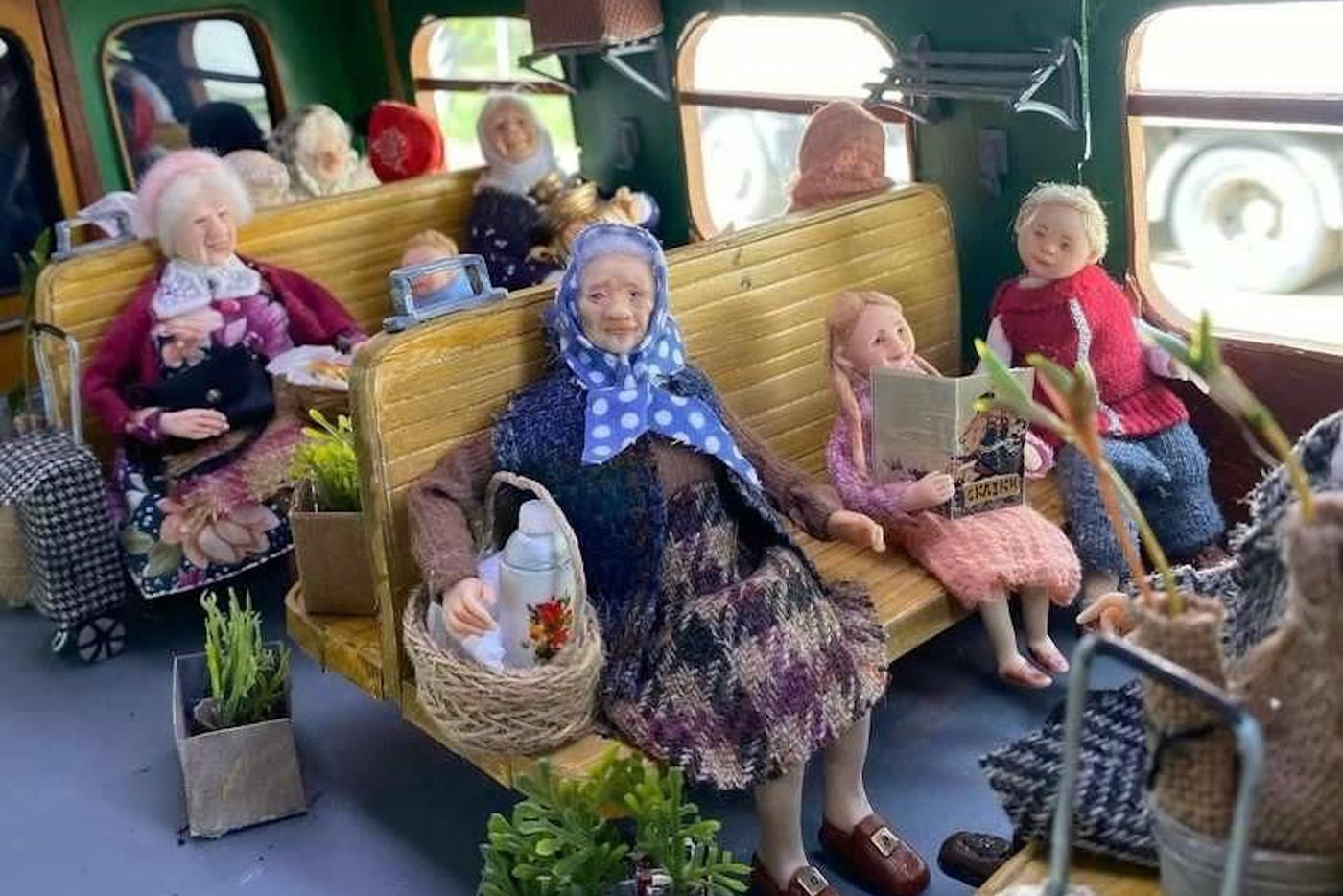 Зарисовки из жизни Эммы Марковны и её соседей. Персонажи москвички ведут свою отдельную кукольную жизнь