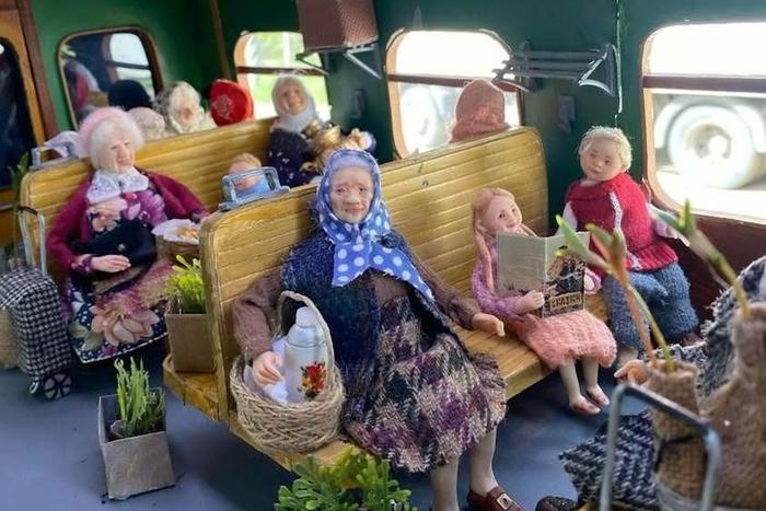 Зарисовки из жизни Эммы Марковны и её соседей. Персонажи москвички ведут свою отдельную кукольную жизнь