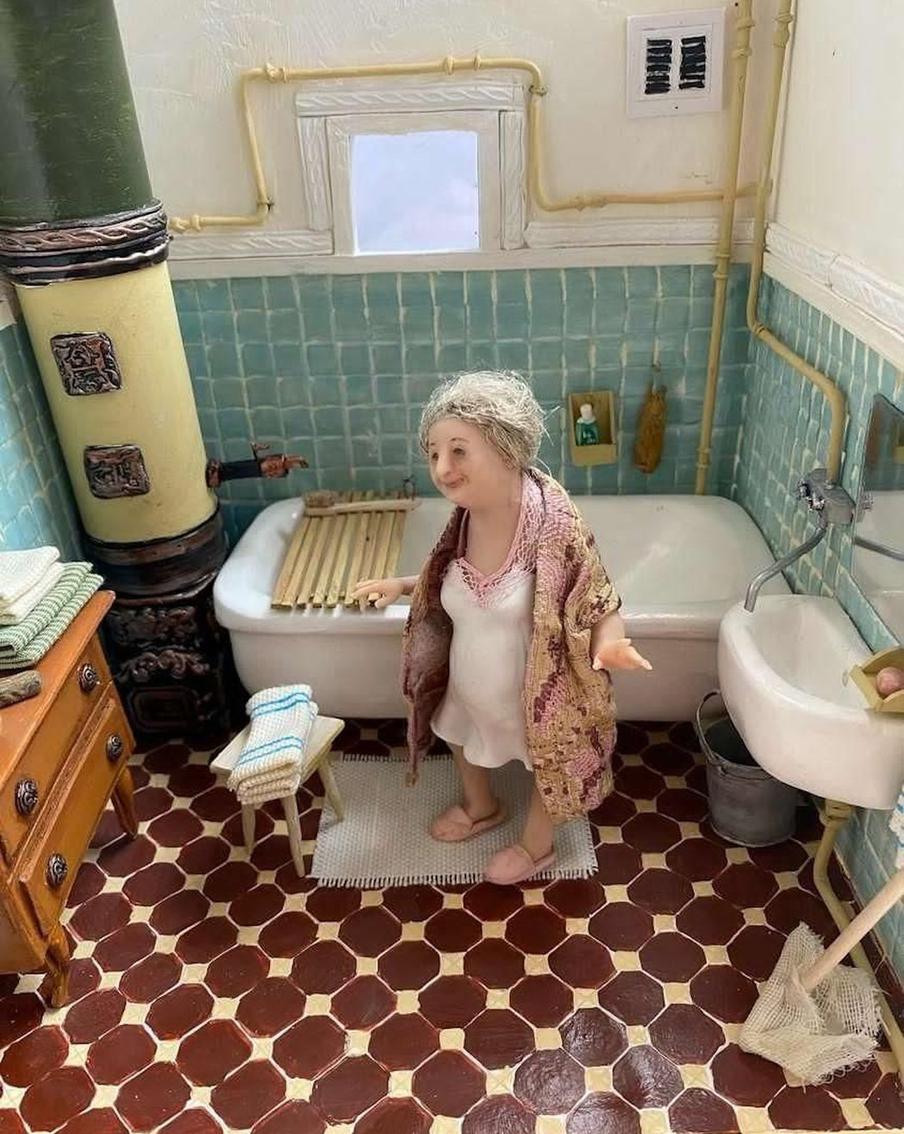 Познакомьтесь, Эмма Марковна. Эта дама – само очарование, даже в ночной сорочке и халате.