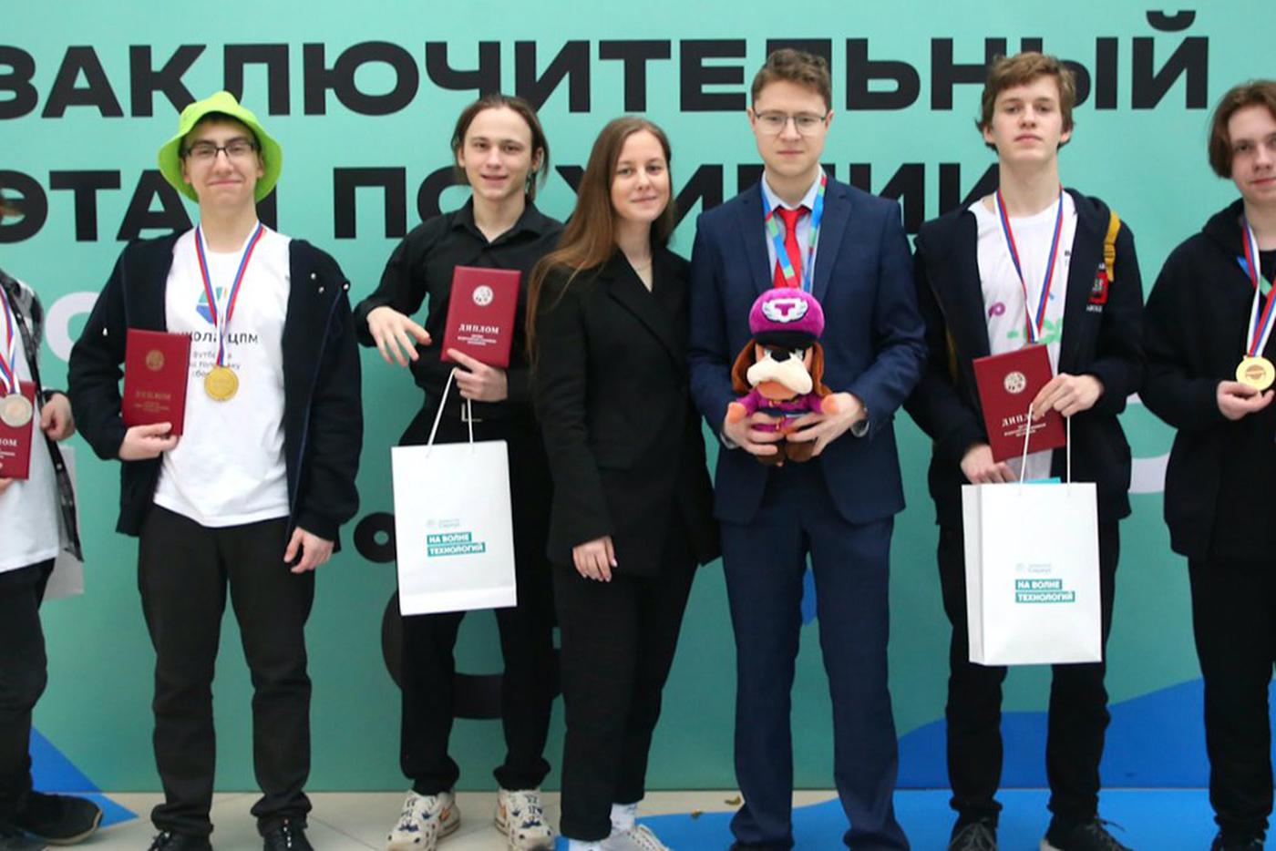 Собянин: Московские школьники завоевали больше половины дипломов победителей на Всероссийской олимпиаде