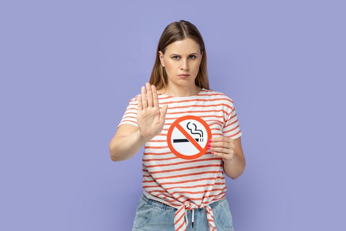 Стало известно, как выглядит среднестатистический курильщик в РФ