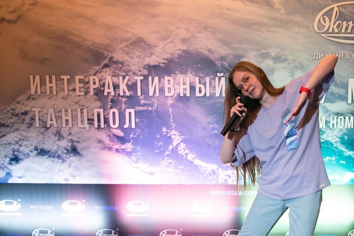 Журналист Metro своими ногами написала технотрек, опробовав отечественную нейросеть "Танцгенератор"