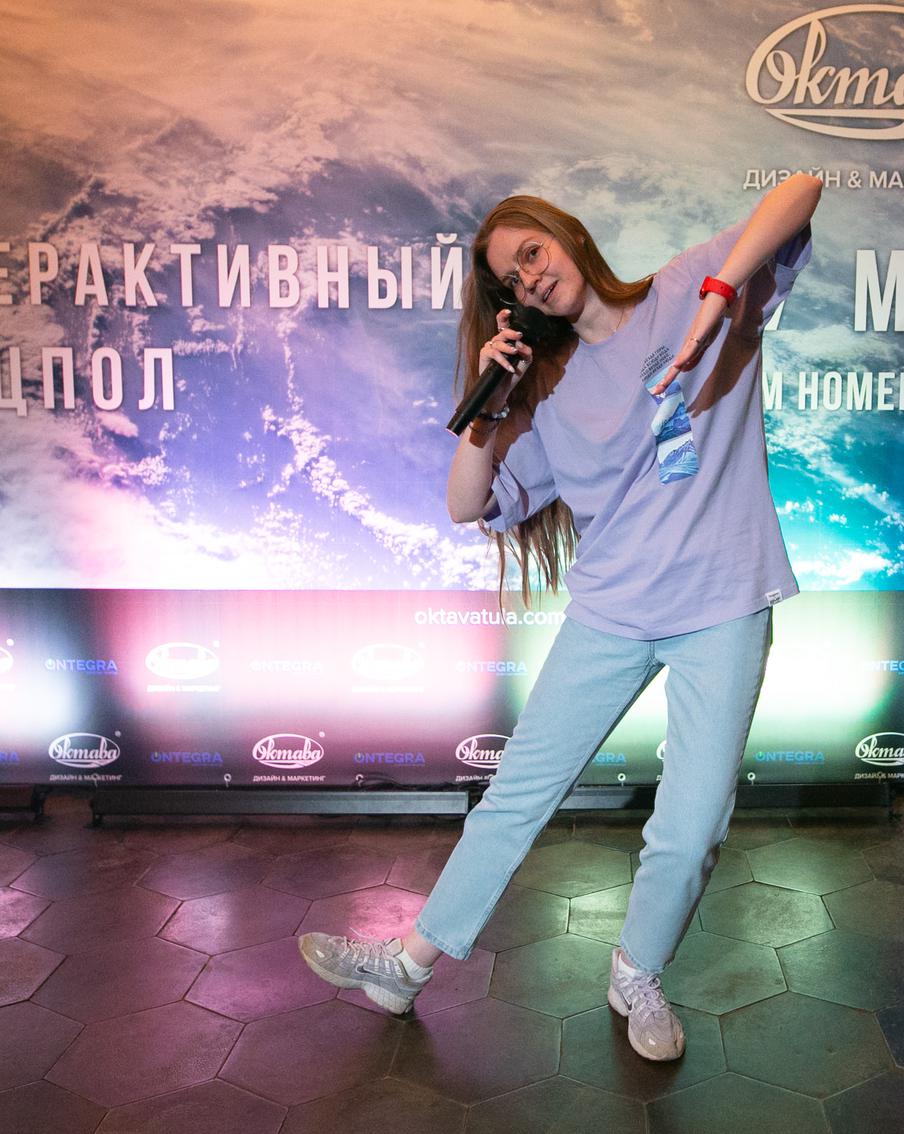 Журналист Metro своими ногами написала технотрек, опробовав отечественную нейросеть "Танцгенератор"