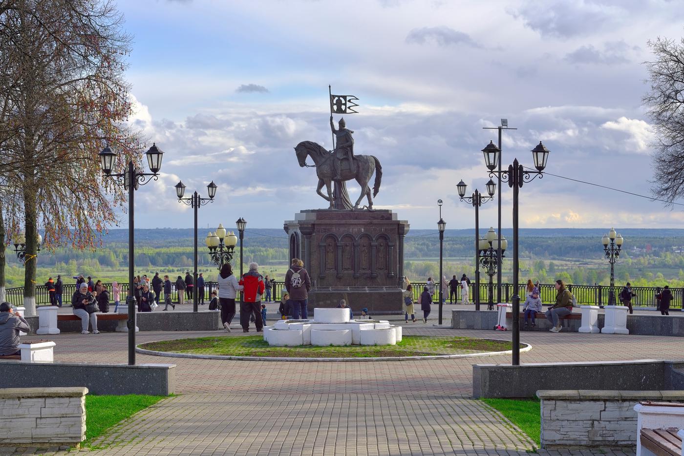 Монумент князю Владимиру.