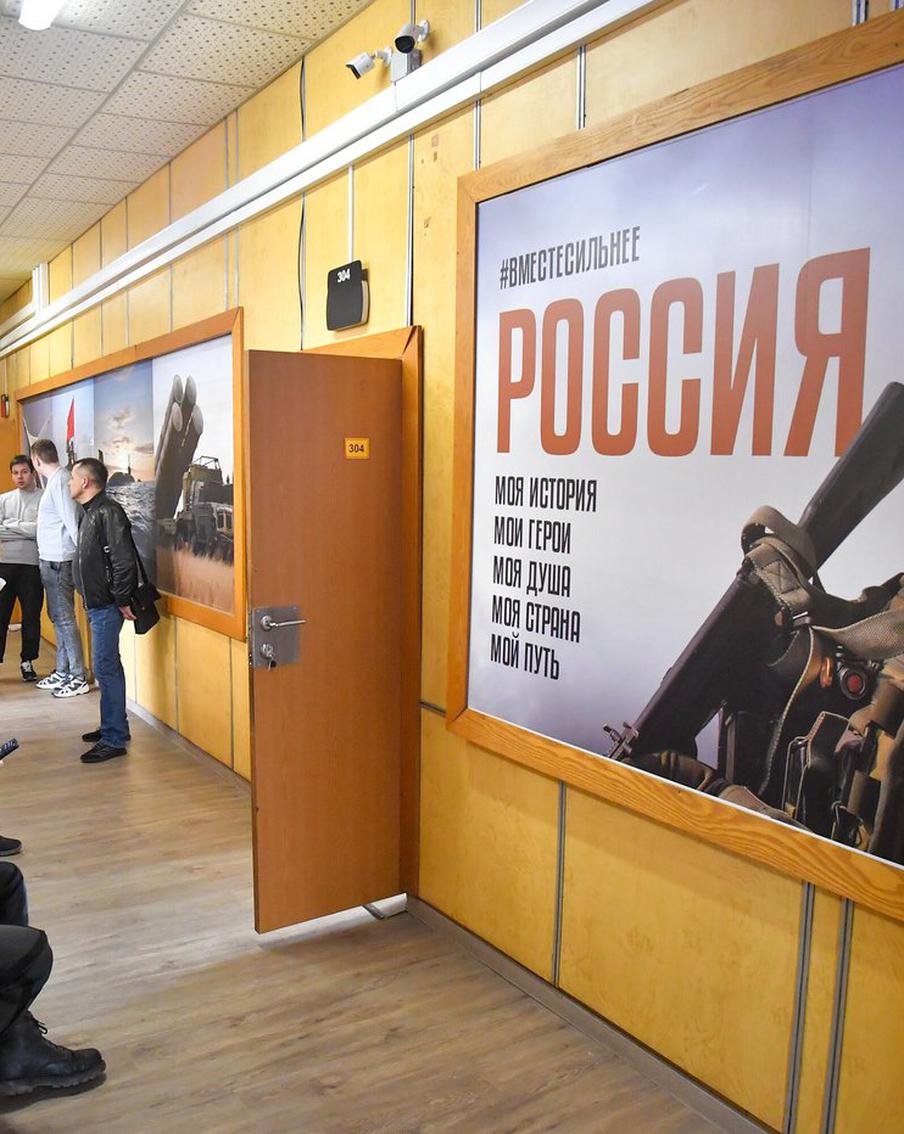 Будущие контрактники объяснили, почему они приняли решение поехать в зону СВО защищать страну